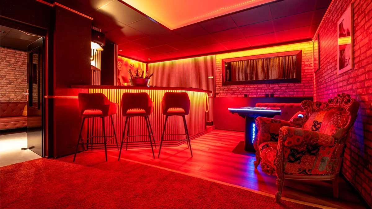 Enjoy & Pleasure Lounge Enjoy & Pleasure Lounge